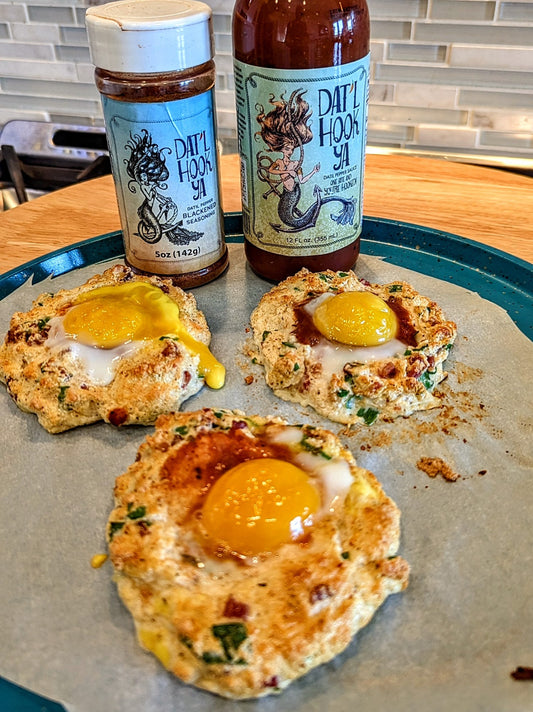 Dat’l Hook Ya White Cheddar Bacon Egg Island